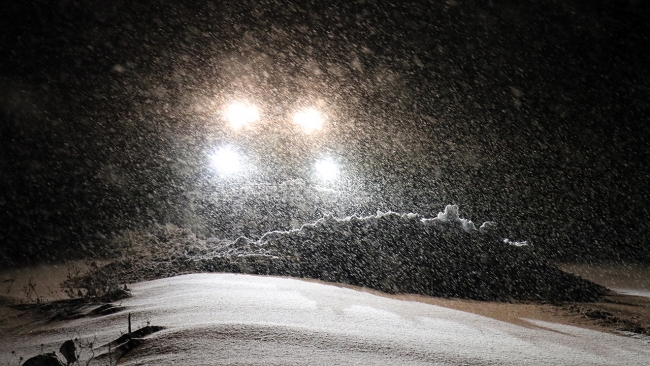 Hamile kadın paletli ambulans ile hastaneye ulaştırıldı